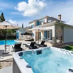 Ladora Porec