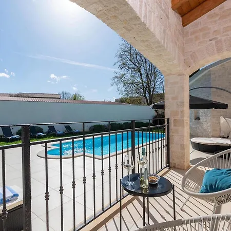 Ladora * بوريتش