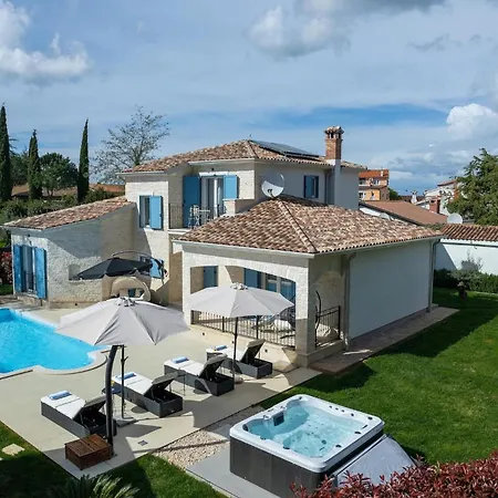 Holiday home Ladora *