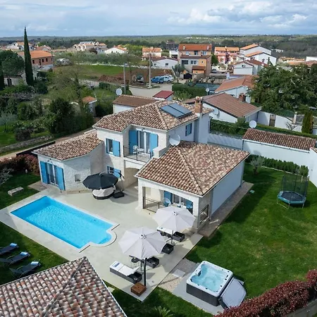 Ladora Holiday home *