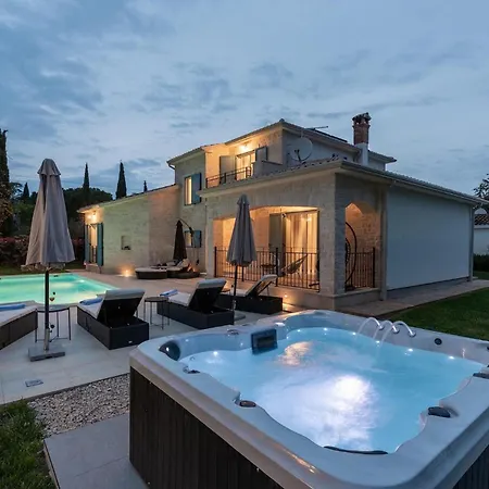 Holiday home Ladora *