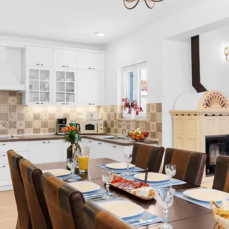 Ladora بيت للعطل *